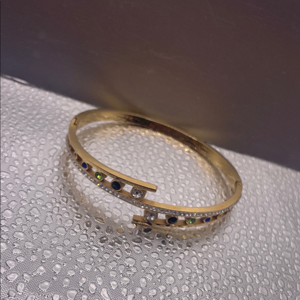 Elegant Gold Bracelet with Multicolor Accents